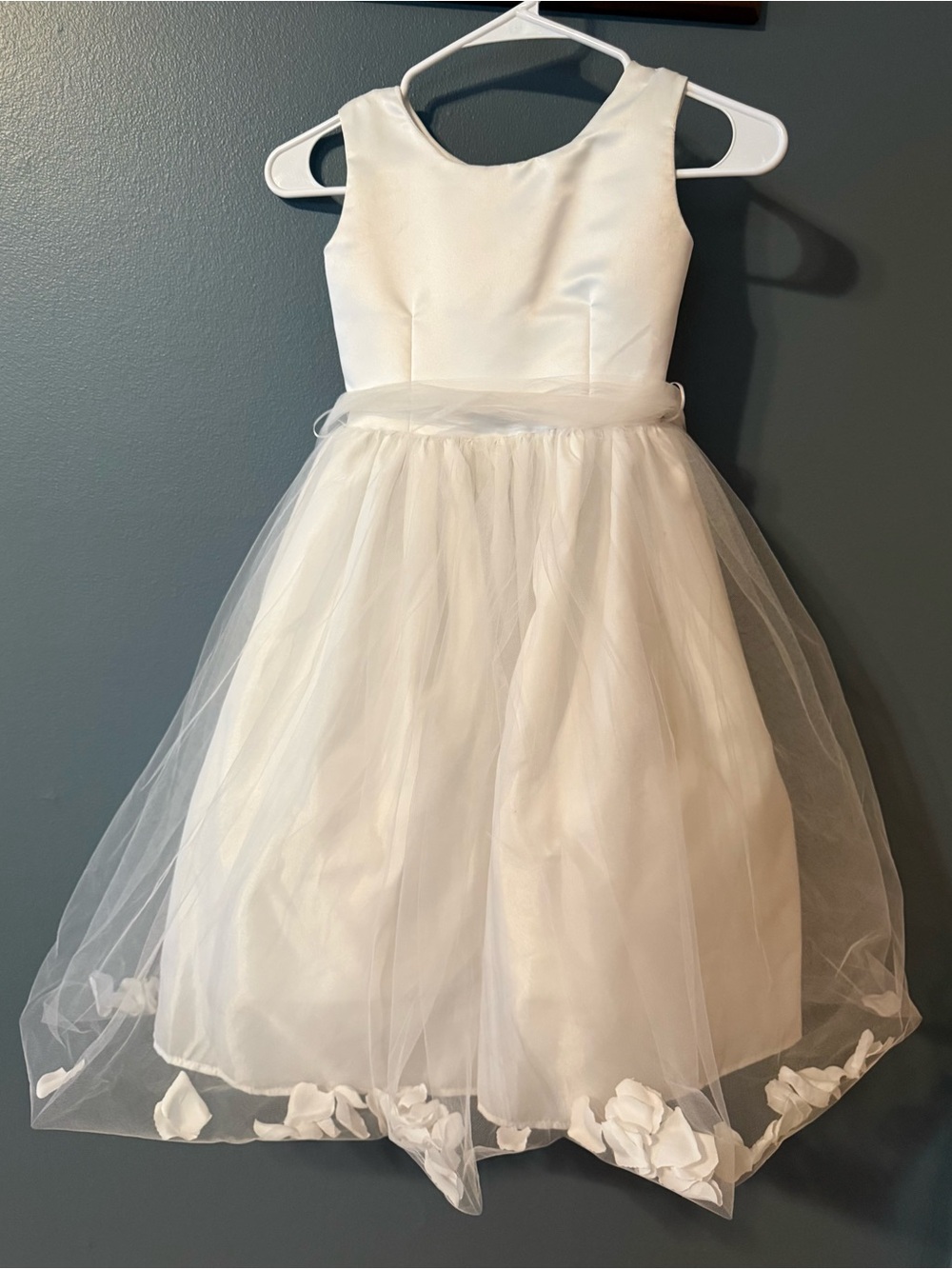 Flower Girl White Dress Tip Top Kids Satin & Toile Sleeveless Sz 6 Petals in Hem
